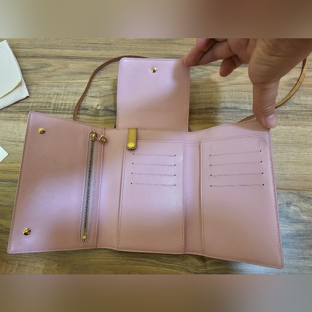 Louis Vuitton Monogram Vernis Walker Rose Wallet Bag - Picture 8 of 17